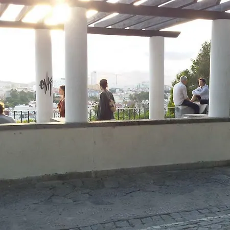 Sunny Orange Garden In Daire Lisboa