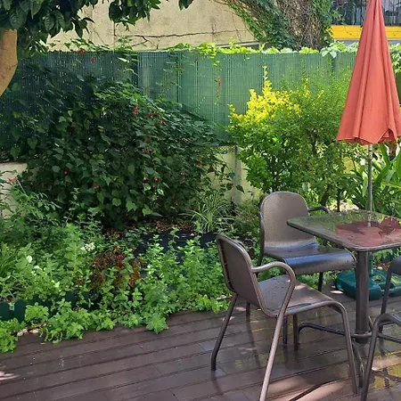 Private Garden Retreat In Historic Lisbon *