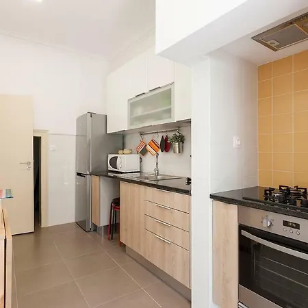 Private Garden Retreat In Historic Lisbon 아파트
