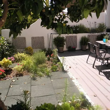 Sunny Orange Garden In 아파트 리스본